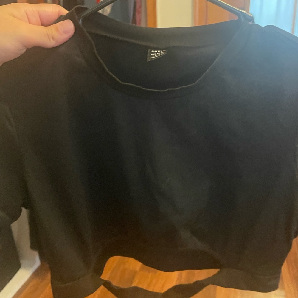 SHEIN Black Crop Short Sleeve Top
